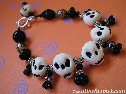 Creative Kismet is at it again with an adorable polymer clay skull bead 