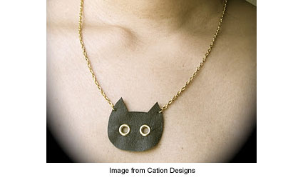 Cat necklace made from black leather and eyelets